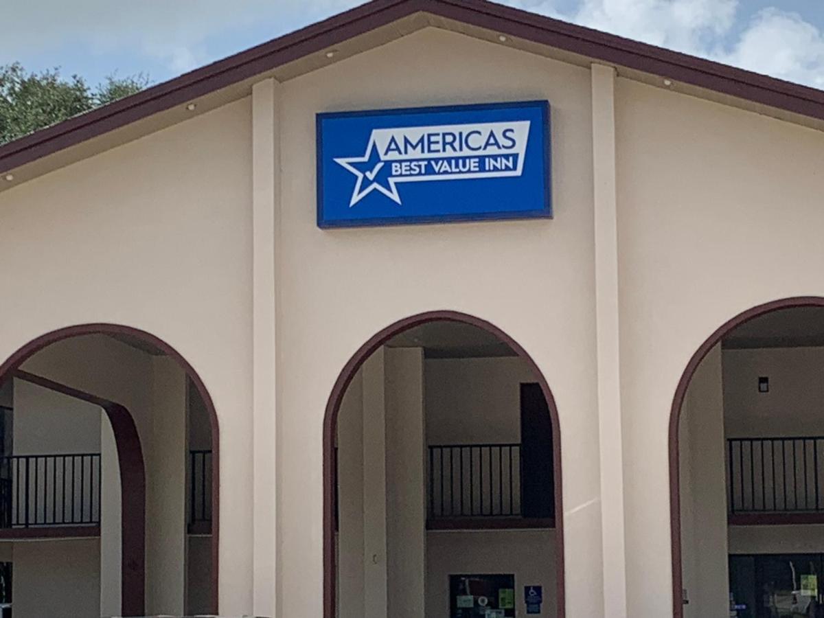Americas Best Value Inn & Suites Melbourne Exterior photo