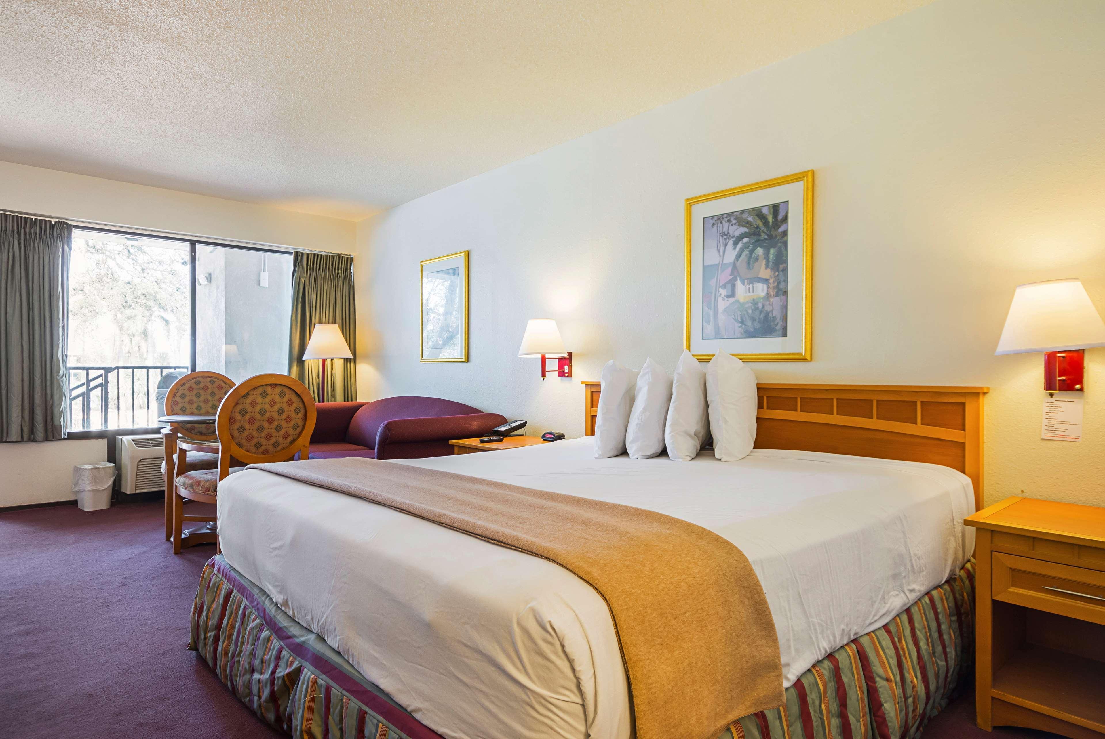 Americas Best Value Inn & Suites Melbourne Exterior photo