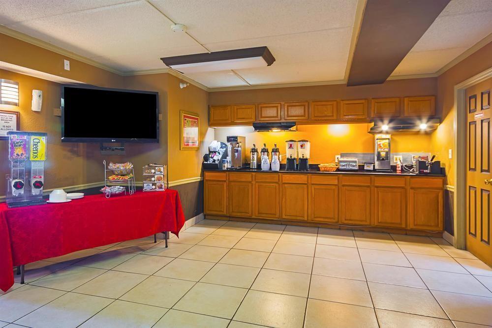 Americas Best Value Inn & Suites Melbourne Exterior photo