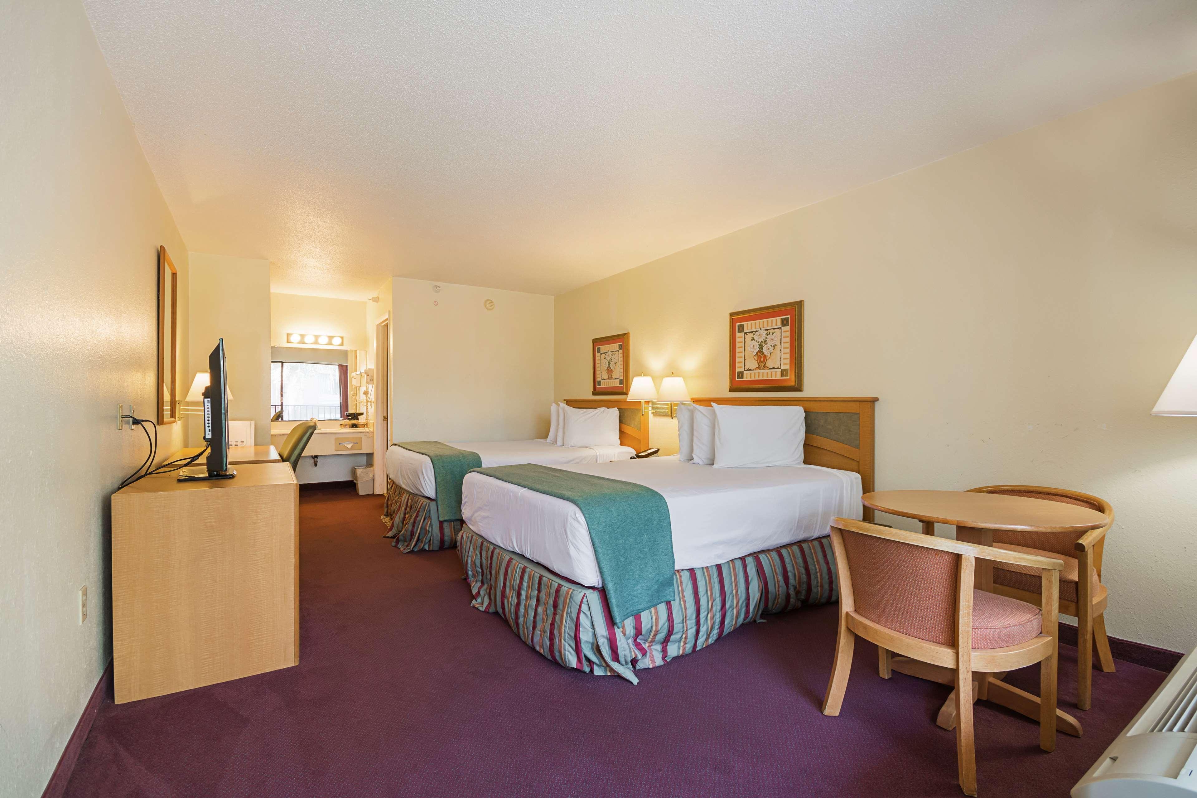 Americas Best Value Inn & Suites Melbourne Exterior photo