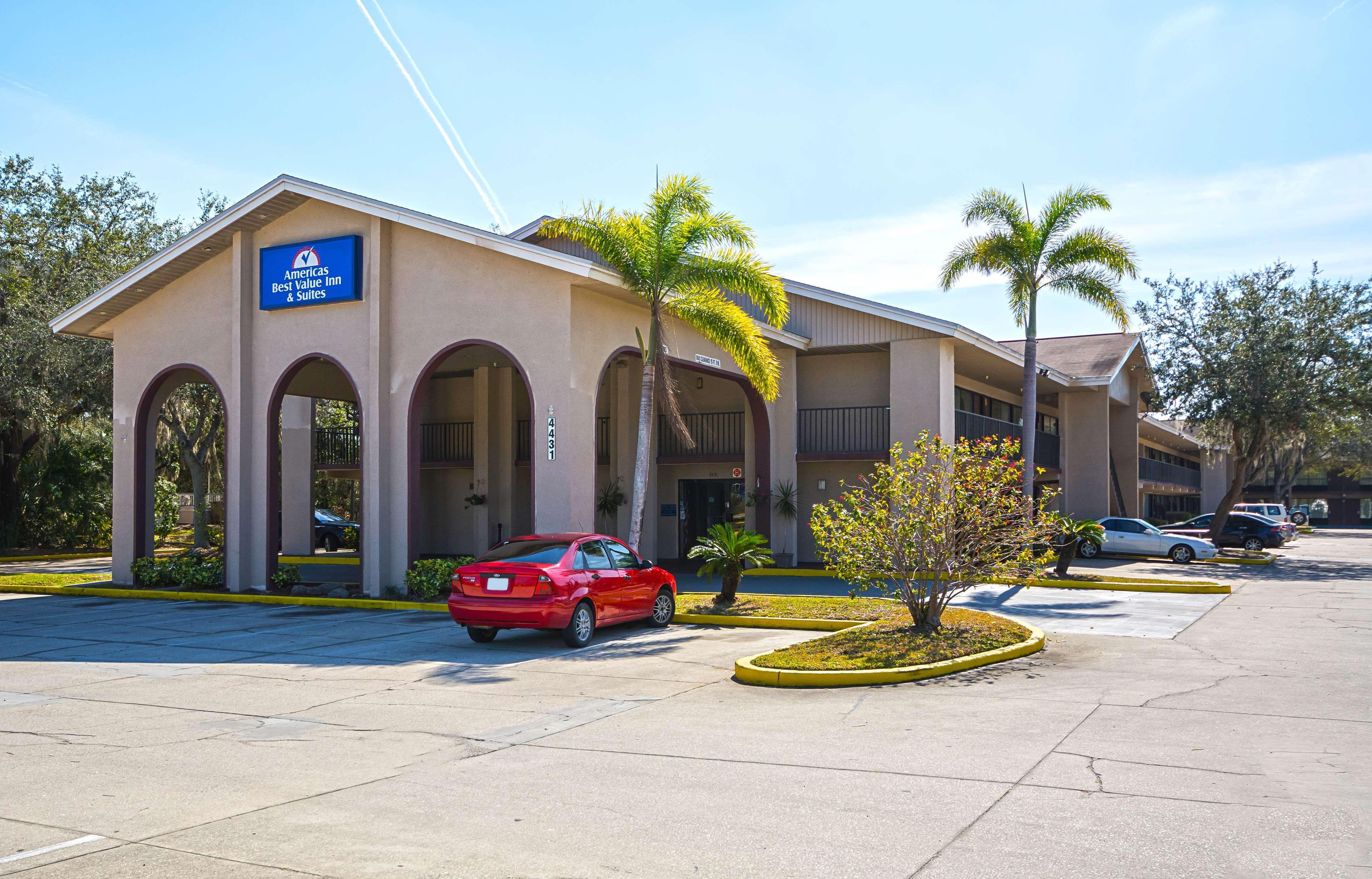 Americas Best Value Inn & Suites Melbourne Exterior photo